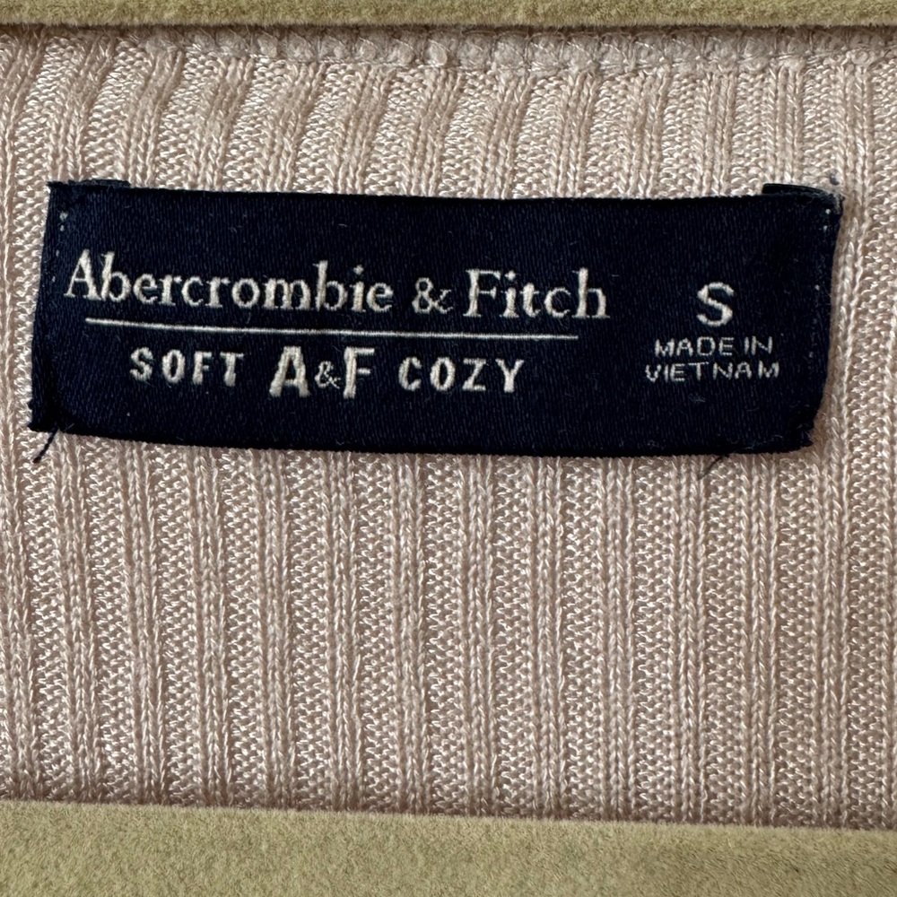 Abercrombie & Fitch Soft Cozy Sweater in Beige Size Small - Picture 2 of 3